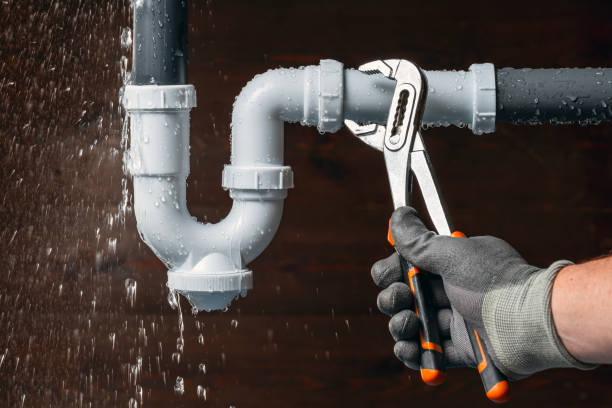 Professional Gas Line Repair technician working in Mastic Beach, NY